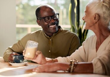 Senior,Couple,Drinking,Coffee,In,Cafe